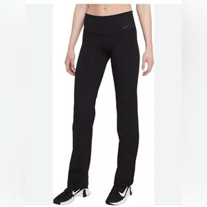 Nike‎ women’s size medium, dry fit training pants. Black color.